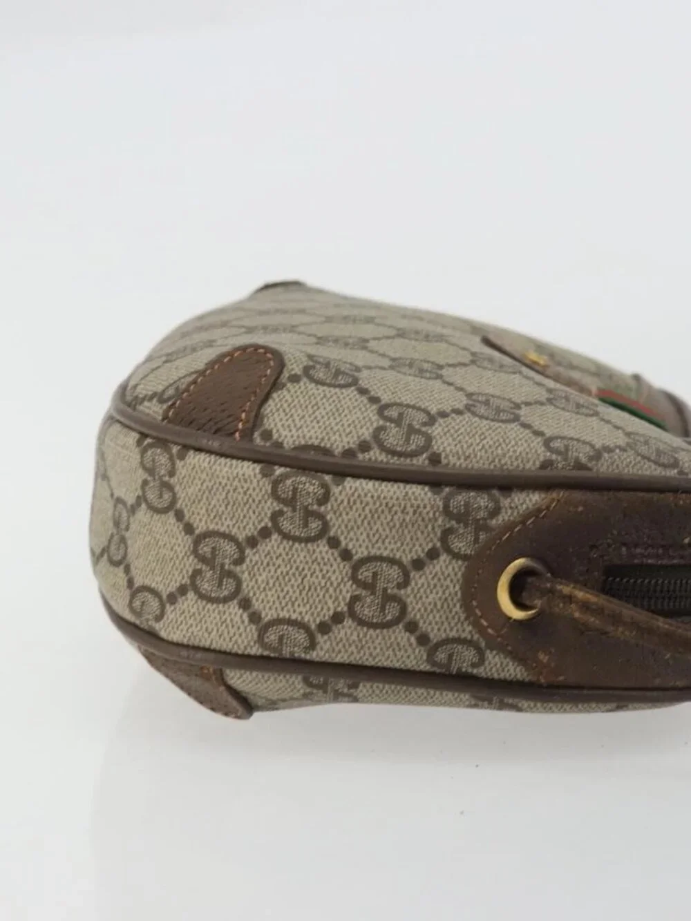 Gucci brand	gucci color	beige